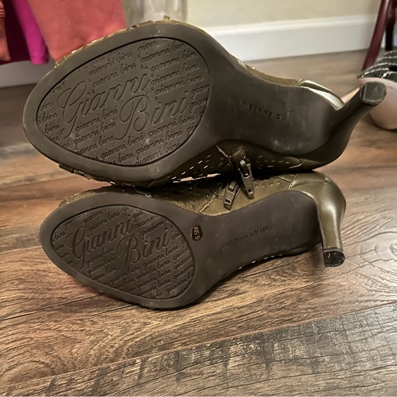 Green Gianni Bini heels. Have never been worn. - Picture 2 of 3